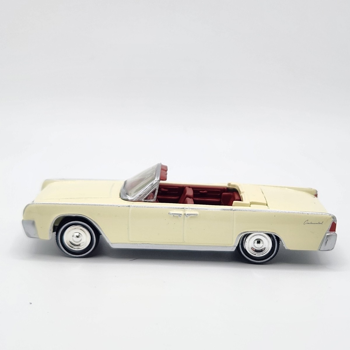 1964 Lincoln Continental ミニカー 1:100 Amazon.com: Matchbox 1964 Lincoln Continental, Black 21/100