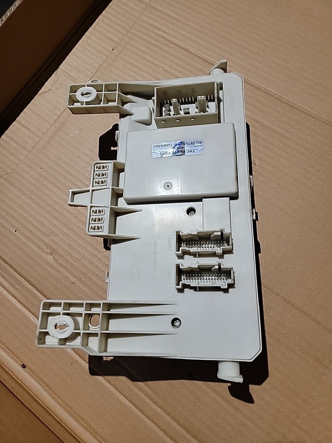 2011 Aston Martin DB9 Interior Fuse Relay Box Oem