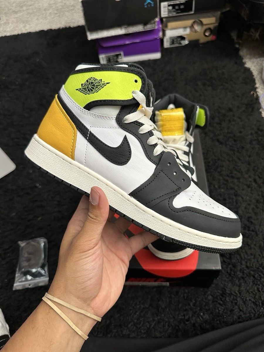 On Feet Air Jordan Gold University Jordan Volt On Feet Air Jordan