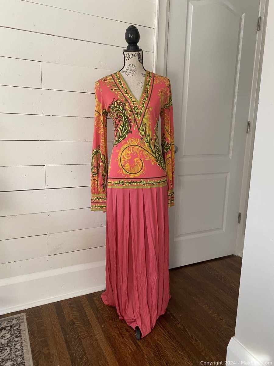 white christmas dresses Emilio Pucci Pink Sleeveless Signature Print Sheath Cotton Dress – Runway  Catalog main image 0