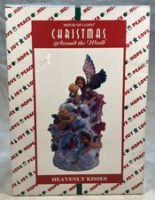 🎄HOUSE OF LLOYD Christmas Around The World Heavenly Kisses Plays Music F/SH