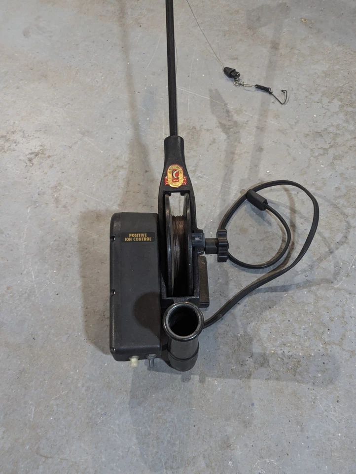 Downrigger elettrico Cannon Mini Mac 12 Volt con supporto asta - senza base - funziona - Immagine 4 di 4