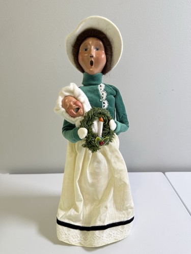 RARE 1999 Byers Choice Caroler Woman Crying Baby Wreath Green Velvet Figurine