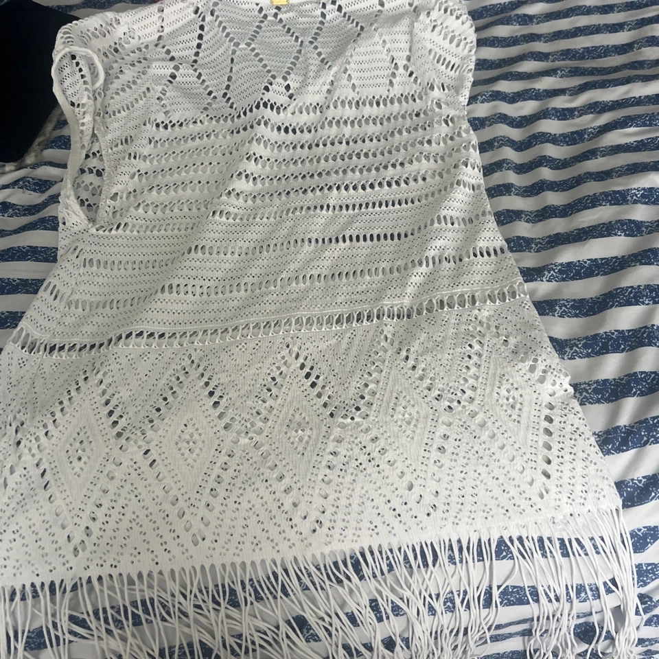 Cobertura feminina Beach Bunny com franjas para natação pequena usada - Imagem 2 de 4