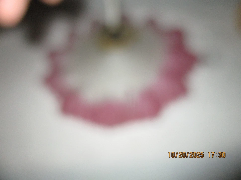 Suspension lampe verre opacifie juponné  rose douille griffe et cable - Photo 3/4