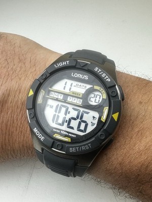 Blaue und silberne Herren-Digitaluhr Lorus Z009-X020 weltweit erhältlich