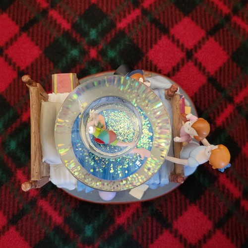 Disney Store Exclusive Peter Pan In Bedroom Snow Globe (DAMAGED - SEE PICTURES) - 第 10/16 張圖片