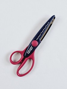Fiskars Paper Edgers HEARTBEAT Scissors Scapbooking Arts & Crafts