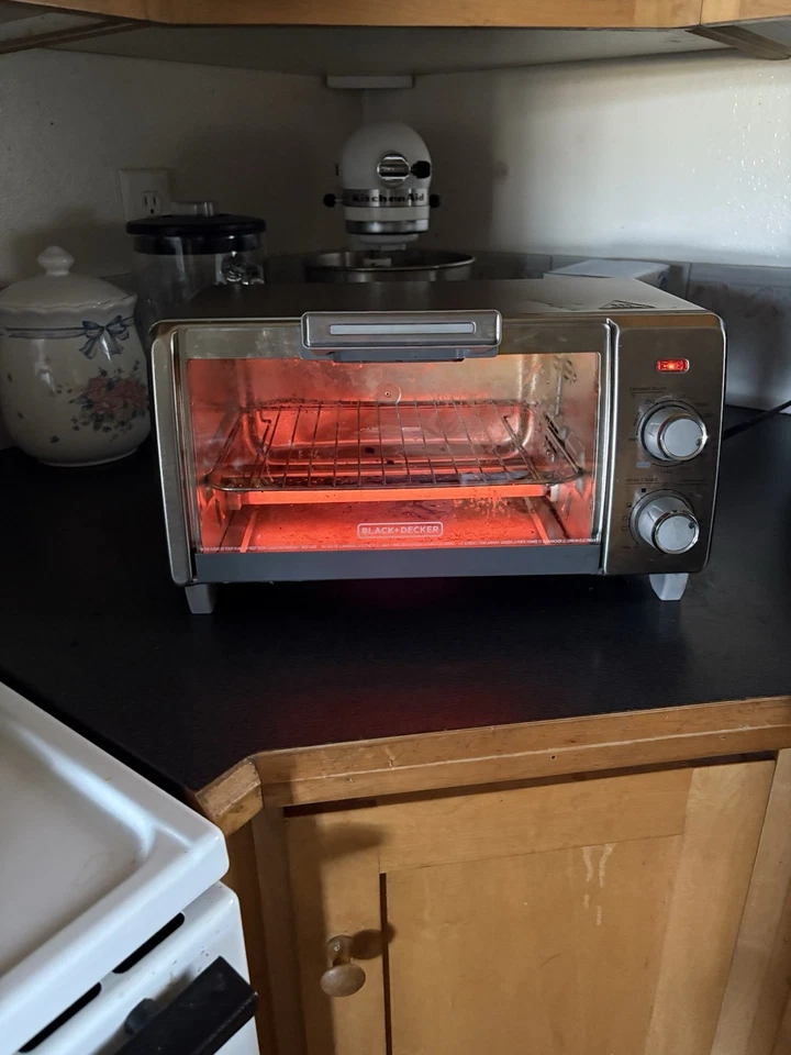 Black And Decker Small Toaster Oven Stainless Steel Color. Used - Image 3 of 4