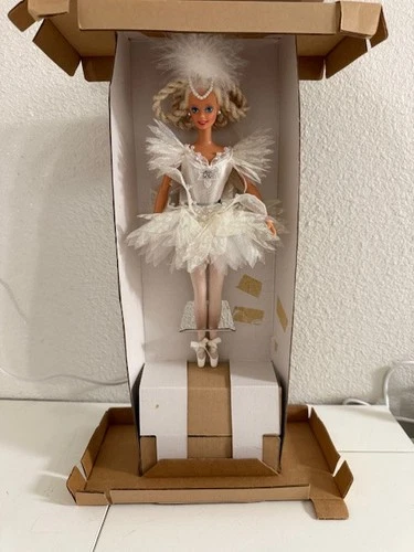 NRFB Vintage 1991 Barbie Swan Lake Music Box Barbie Doll #01648 by Mattel