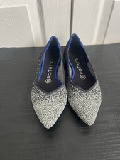 ROTHY’S Twilight Metallic The Point Navy Blue Silver White Flats Size 7.5