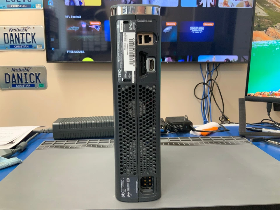 Xbox 360 Elite - 2TB HD - Fuente de alimentación Foto 2 de 4