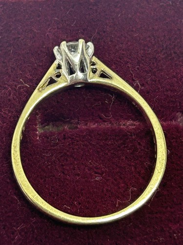 Anillo de compromiso solitario de diamantes de 0,25 quilates de oro de 9 quilates talla M1/2 - Imagen 7 de 9