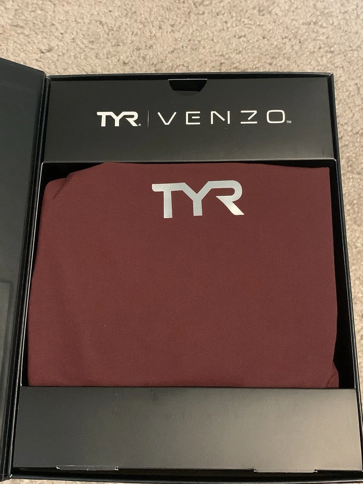 Traje para mujer TYR Venzo Tech - espalda abierta, talla 27, borgoña Foto 4 de 4