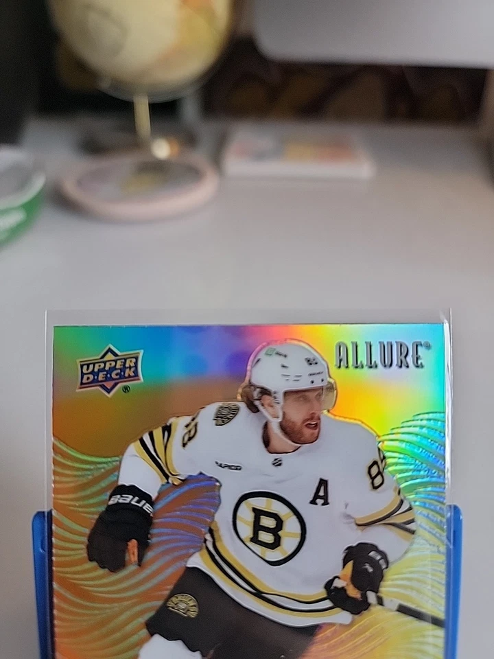 2024-25 Upper Deck Allure - Color Flow David Pastrnak #CFL-19 Orange Yellow - Image 2 of 4