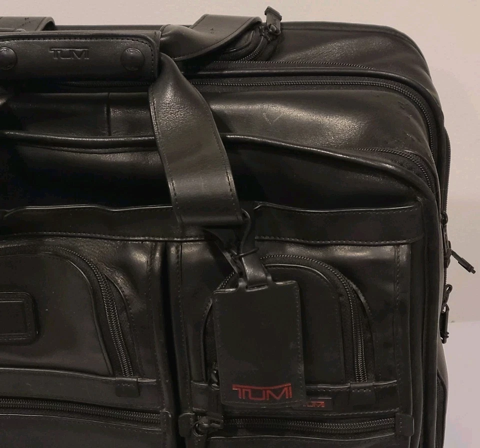 Maletín para portátil TUMI Alpha Deluxe 2 de cuero con ruedas modelo 96103DH negro Foto 2 de 4