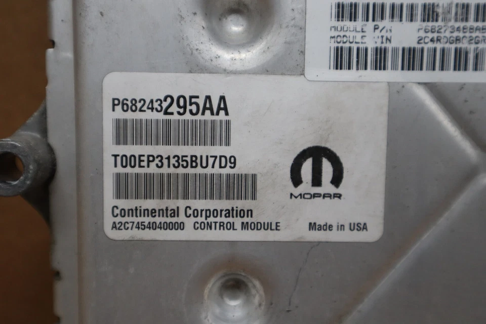 Блок управления компьютером двигателя 3,6 л 2016 Dodge Grand Caravan от оригинального производителя P68243295aa - Изображение 3 из 4