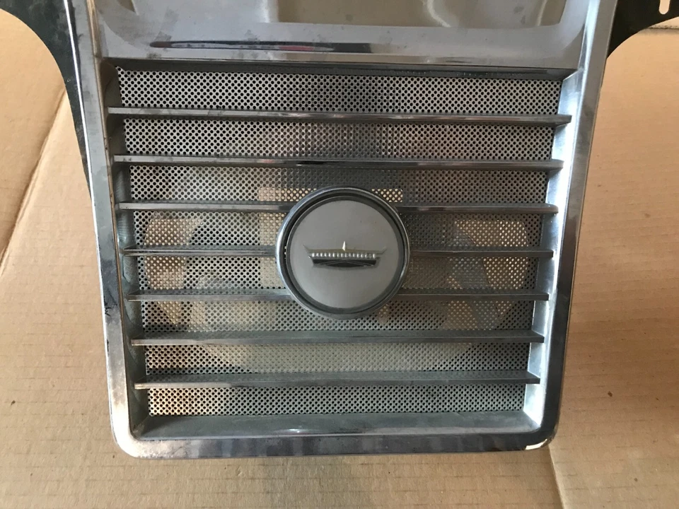 1965-1966 Ford Galaxie 500,XL трансформируемый заднее сиденье молдинг/динамик решетка - Изображение 4 из 4