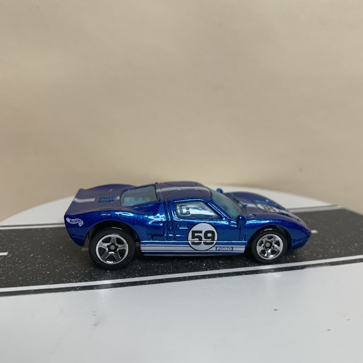 1999 Hot Wheels #921 First Editions 16/26 FORD GT-40 Blue w/Chrome