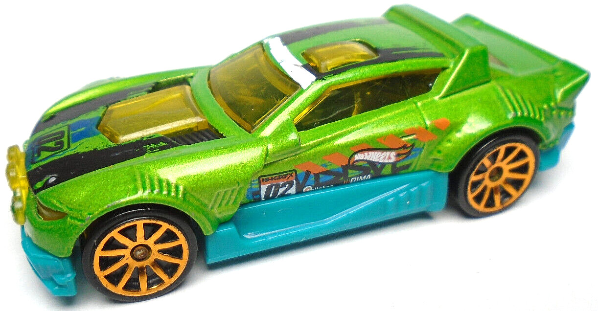 2017 HOT WHEELS RALLY CAT #02 GREEN 1:64 DIECAST 2 7/8" RACE CAR W/ YELLOW BLUE