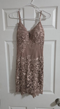 Windsor Mauve Floral Lace Adjustable Straps Zip