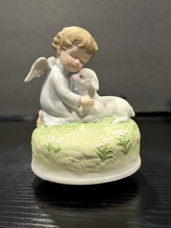 Vintage Roman Japan Angel w/ Lambs Musical Figurine 'Jesus Loves Me'