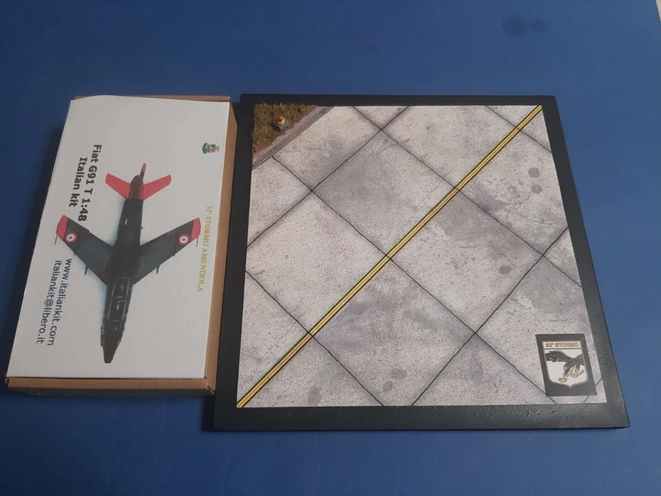 basetta per aerei wooden airfield base painted and ready to use 25x25x1 cm - Immagine 4 di 4