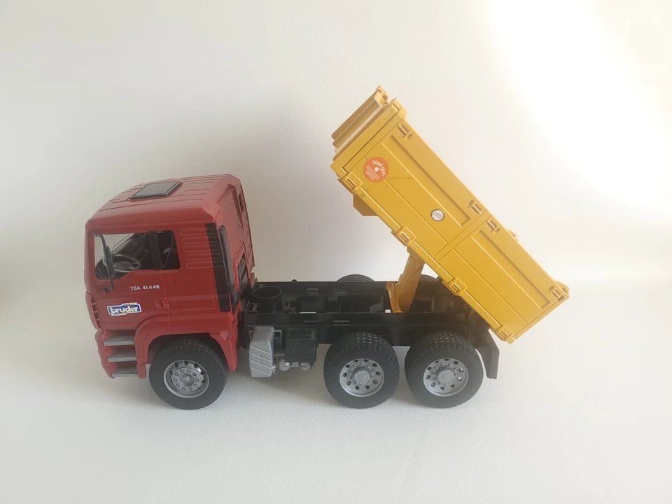 Camion Dumper Bruder MAN TGA 41.440 41Cm Scala 1/16 Cantiere & Costruzione TBE - Immagine 3 di 4
