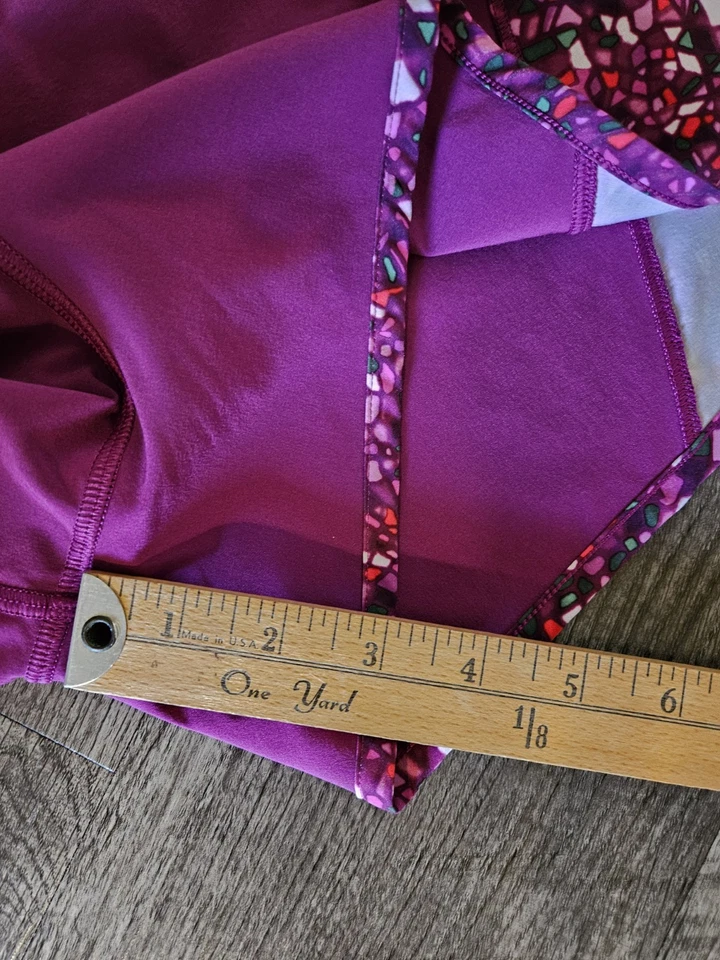 Pantalón Corto Lululemon Real Quick 8 Regal Plum Paradise Camuflaje Multi Usado en Excelente Condición! Foto 4 de 4