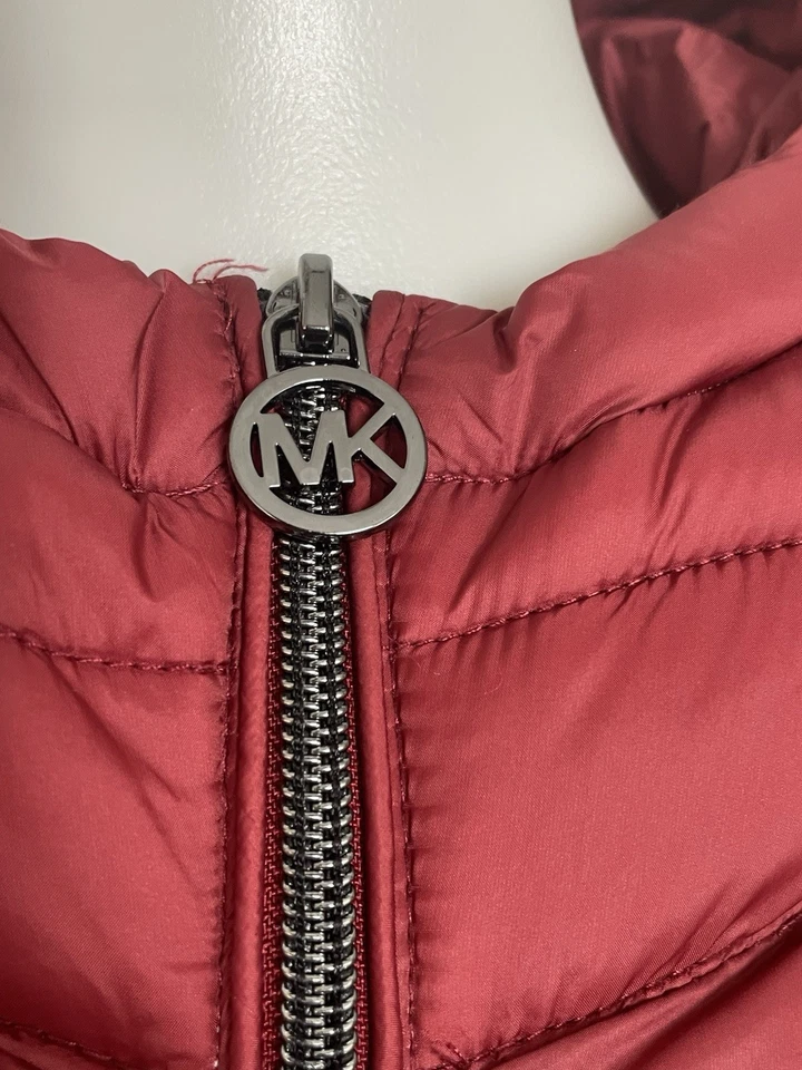 Chaqueta acolchada Michael Kors para mujer talla 3X con capucha relleno borgoña DEFECTUOSA Foto 3 de 4
