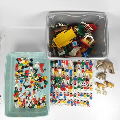 Gros Lot Playmobil Vintage Avec 70 Personnages - Photo 1/4