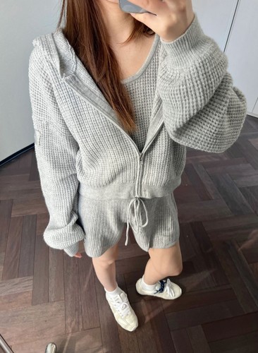 Alo Girl's Woolen Hot Girl Sweater and Shorts - Picture 11 of 18