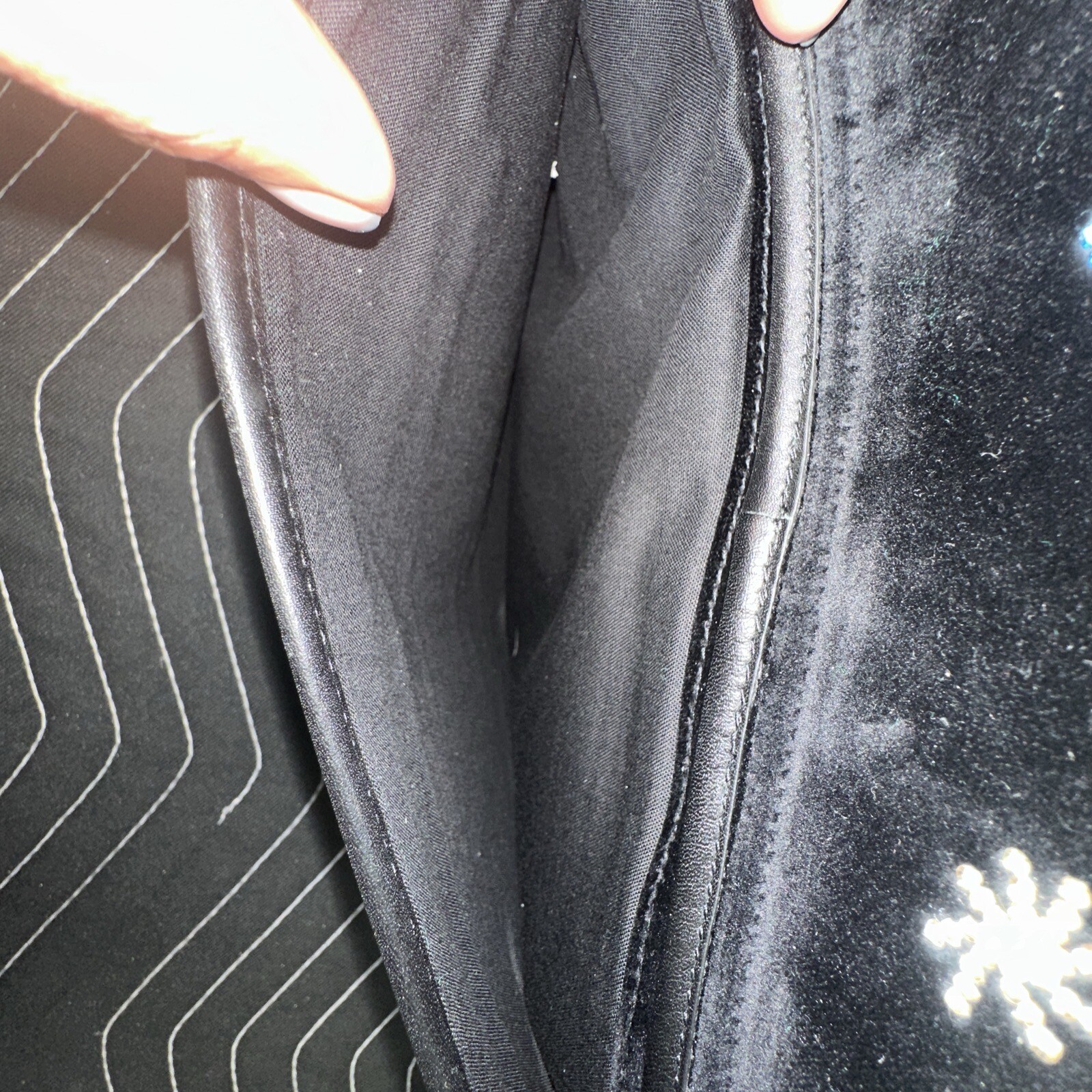 Saint Laurent Borsa Messenger con Patta Floreale e Perline Velluto Media Nera