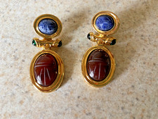 VINTAGE 1980'S CARVED GENUINE LAPIS & CARNELIAN SCARAB NECKLACE WITH EARRINGS