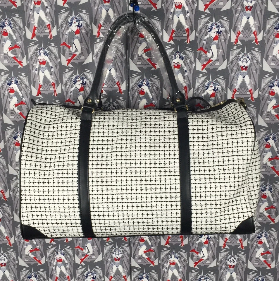 Adrienne Vittadini Studio Large White Canvas Duffle Bag With Adj/removable Strap - Image 4 of 4