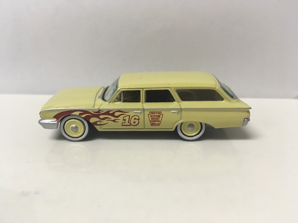 Johnny Lightning 1:64 Street Freaks Ver A 1960 Ford Country Squire Gloss Black