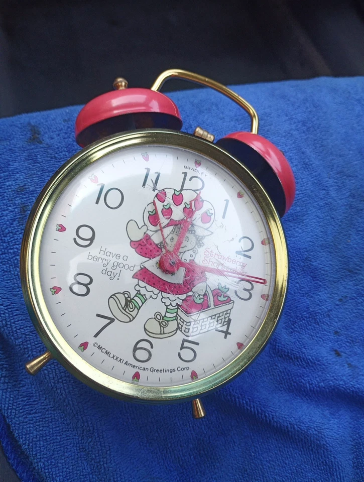 Vintage STRAWBERRY SHORTCAKE 1981 Bradley Alarm Clock Red Alarm Bells American G - Image 2 of 4