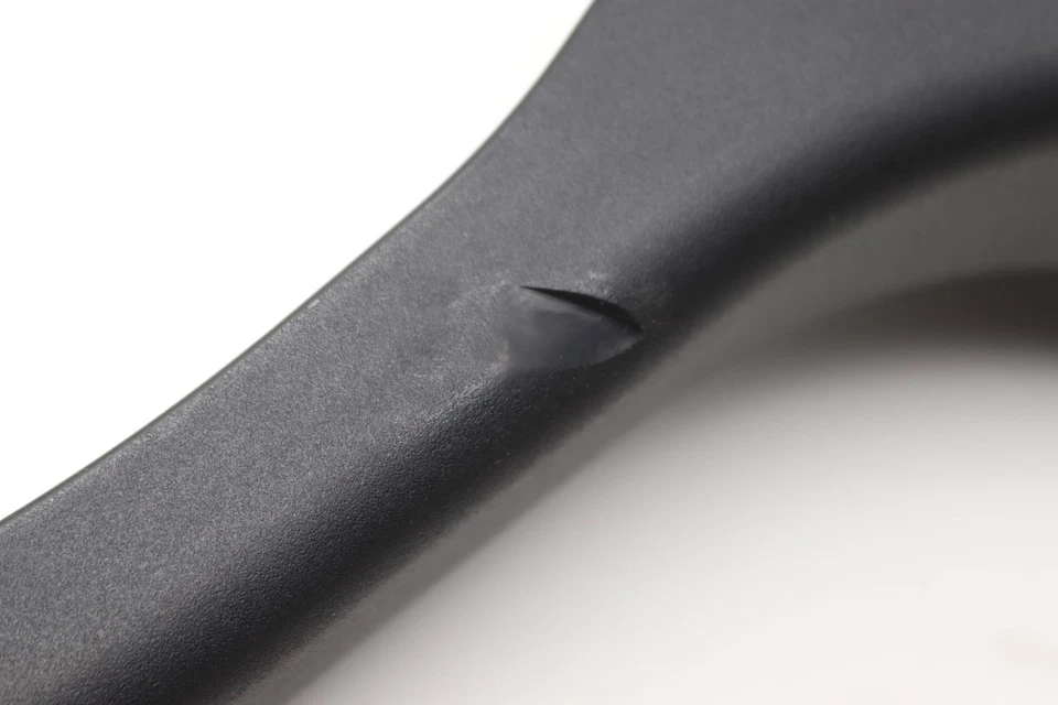 Mercedes-Benz C63 AMG 2008-2014 - Cubierta de bisagra de maletero derecho 2048210289 Foto 3 de 4