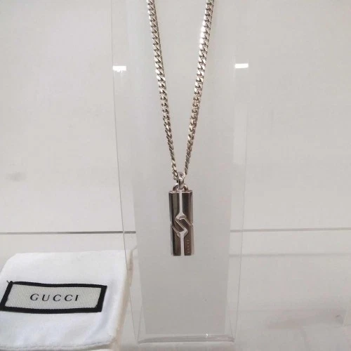 Collana con nodo Gucci Giappone