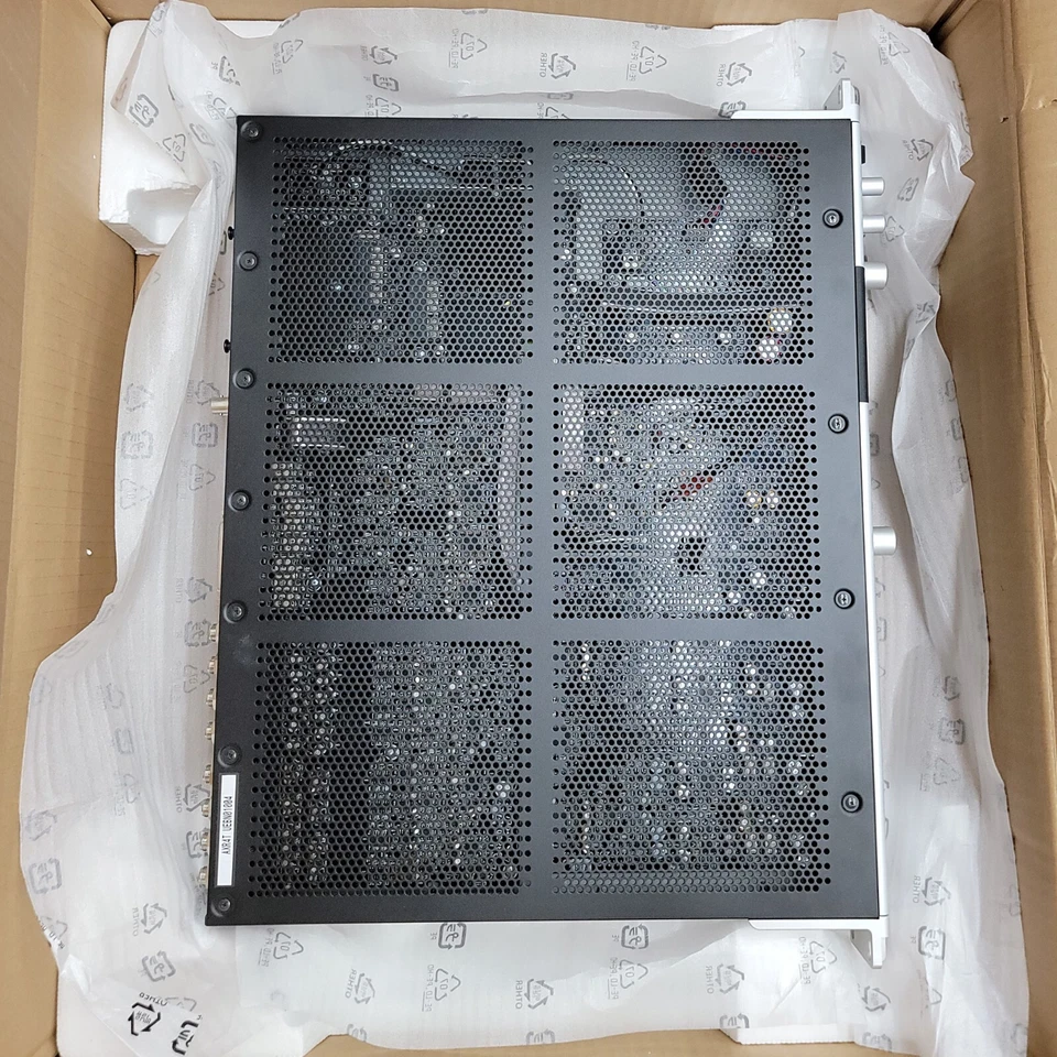 Steinberg AXR4T 32-bit Premium Thunderbolt Audio Interface OPEN BOX - Image 4 of 4