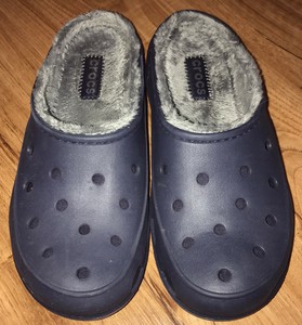 navy blue fur lined crocs