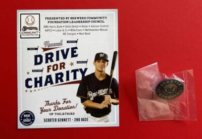 MILWAUKEE BREWERS SCOOTER GENNETT Collector Player Pin & Baseball Card 2014 SGA