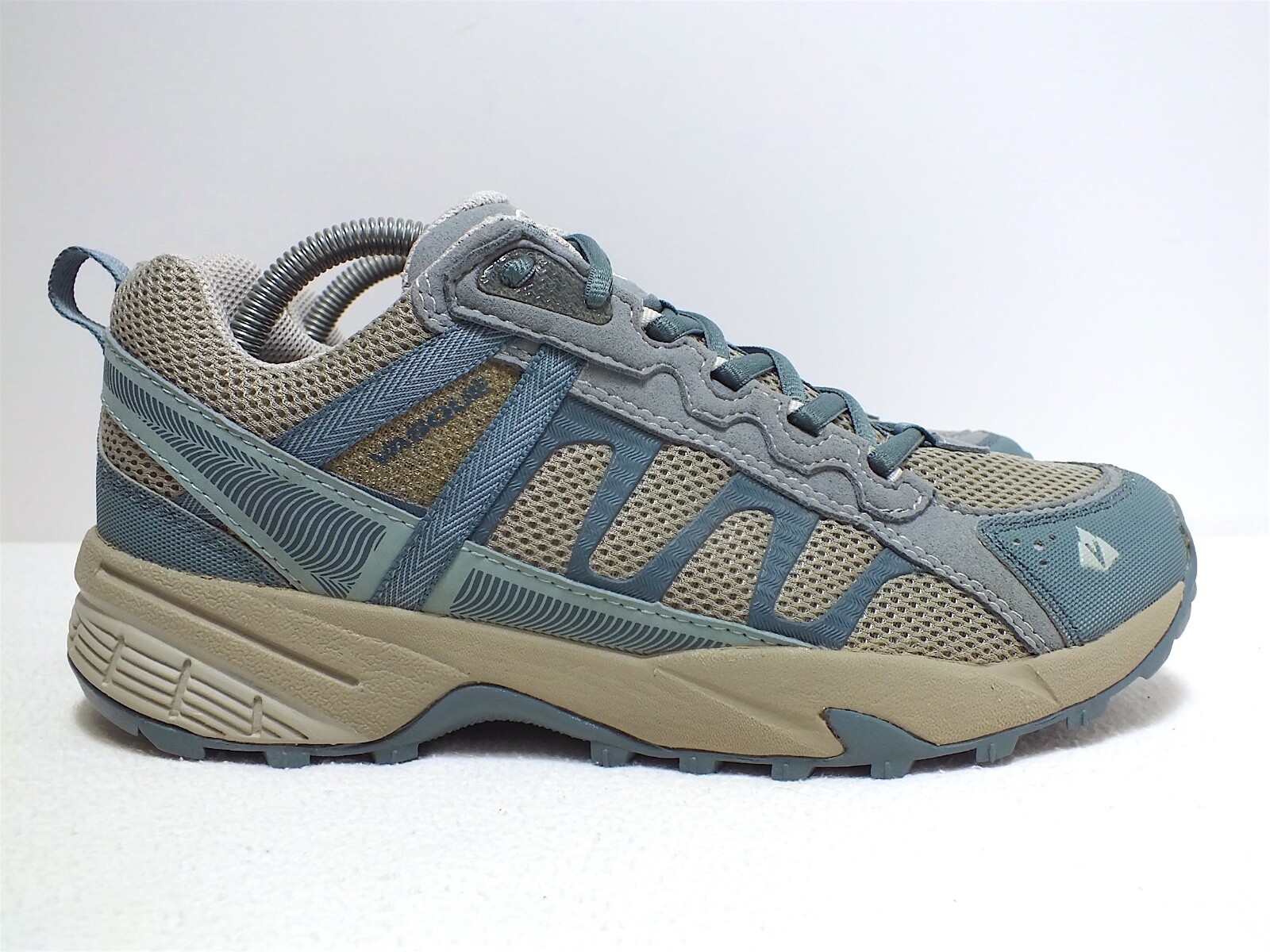 vasque trail running shoes