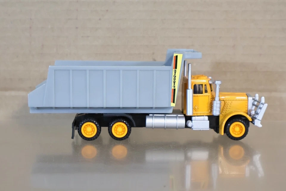NEW RAY NR253 1:55 SCALE CONSTRUCTION CONVOY CLASSIC 4000 DUMP TRUCK ol - Image 4 of 4