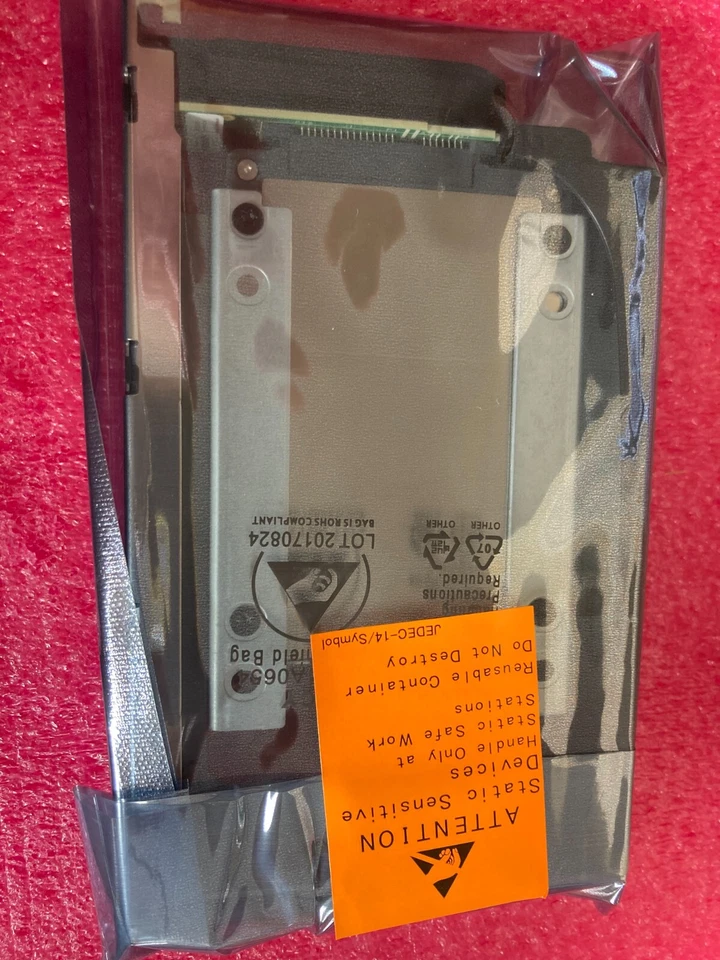 NEW SEALED IN BOX LENOVO 01KP146 / 4XB7A09921 / ST400FM0233 SSD 400GB HARD DRIVE - Image 3 of 4