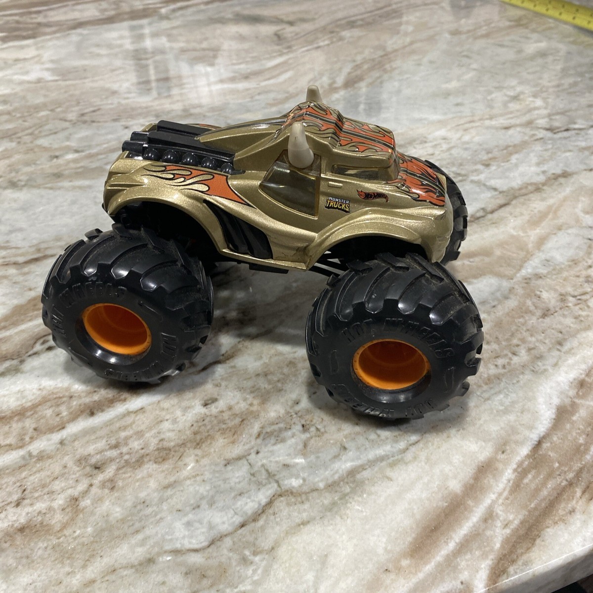 Hot Wheels Monster Jam Raging Bull Die Cast Steer Clear Truck 1:24