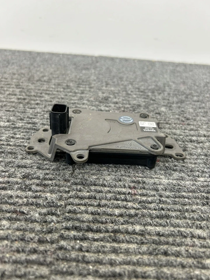 Radar de distancia delantera de crucero adaptativo Toyota Sequoia 2018 2019 OEM (882100C020) Foto 4 de 4