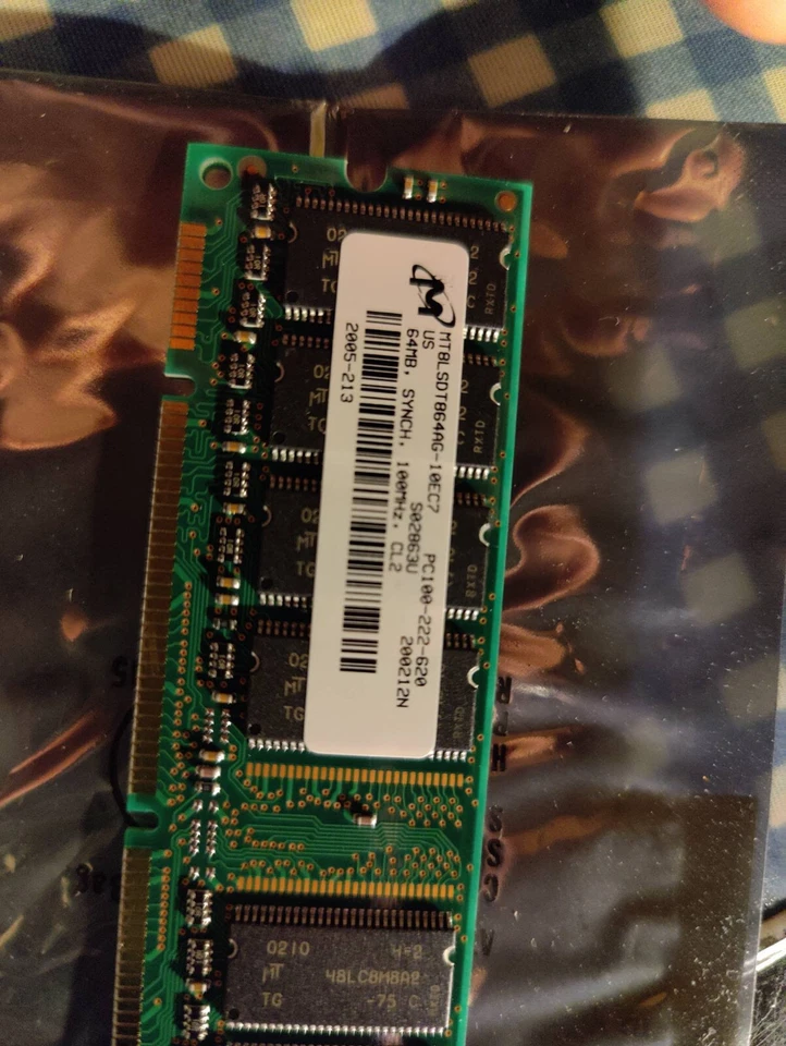 Micron MT8LSDT864AG-10CB4 64MB PC100 100MHz non-ECC CL2 168-Pin DIMM Memory - Image 2 of 4