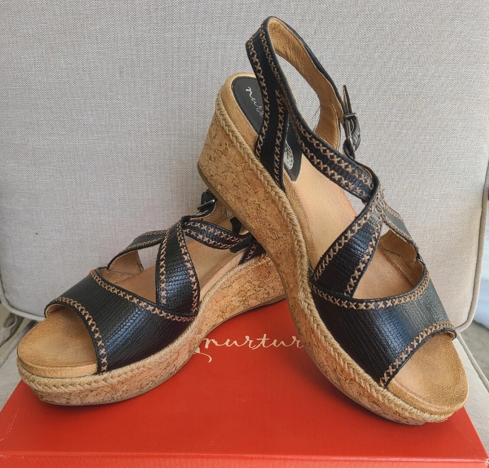 Сандалии NURTURE Lilith 9,5 М черная кожа с кремовым акцентом швы пробковый клин - Изображение 2 из 4