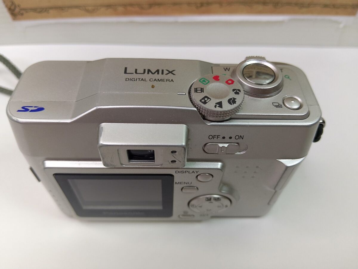 Panasonic Lumix DMC-LC33 3.2MP Compact Digital Camera Silver Panasonic Lumix DMC-LC33 3.2MP Compact Digital Camera Silver